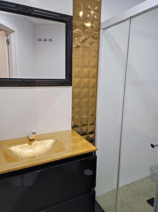 Luminoso Apartamento Con Garaje En El Centro Малага Екстериор снимка